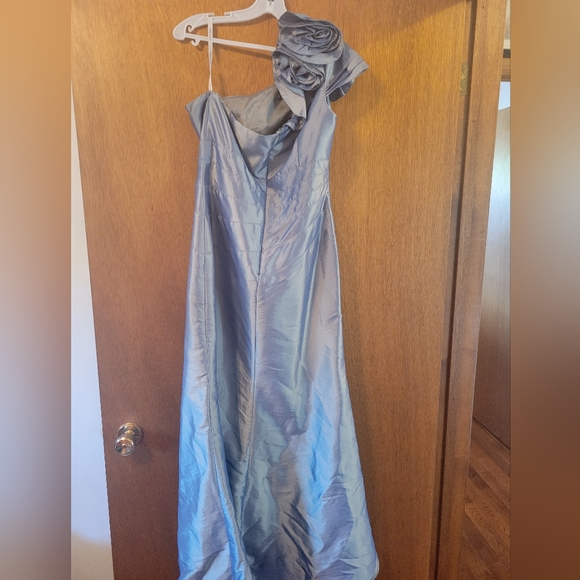 One Shoulder Gown - Picture 3 of 4